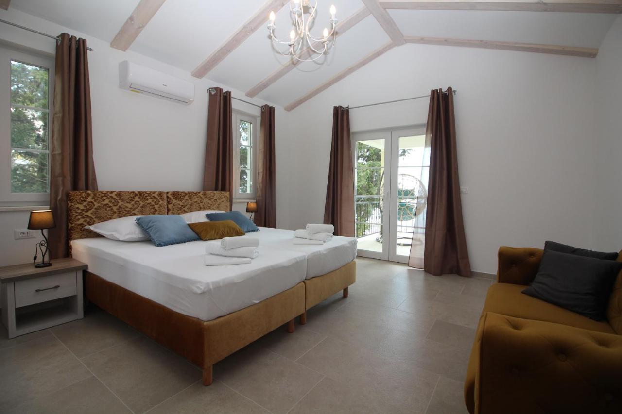 Villa Beachfront Sea Palace Kaštela المظهر الخارجي الصورة