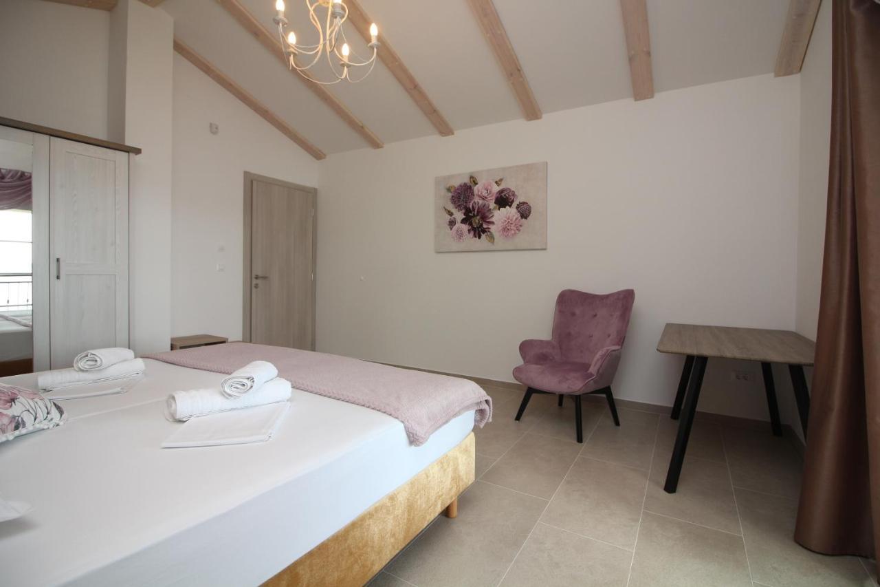Villa Beachfront Sea Palace Kaštela المظهر الخارجي الصورة