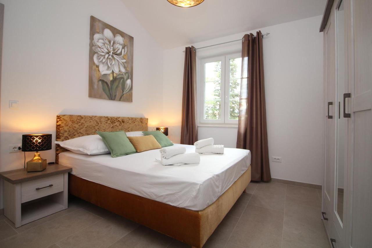 Villa Beachfront Sea Palace Kaštela المظهر الخارجي الصورة