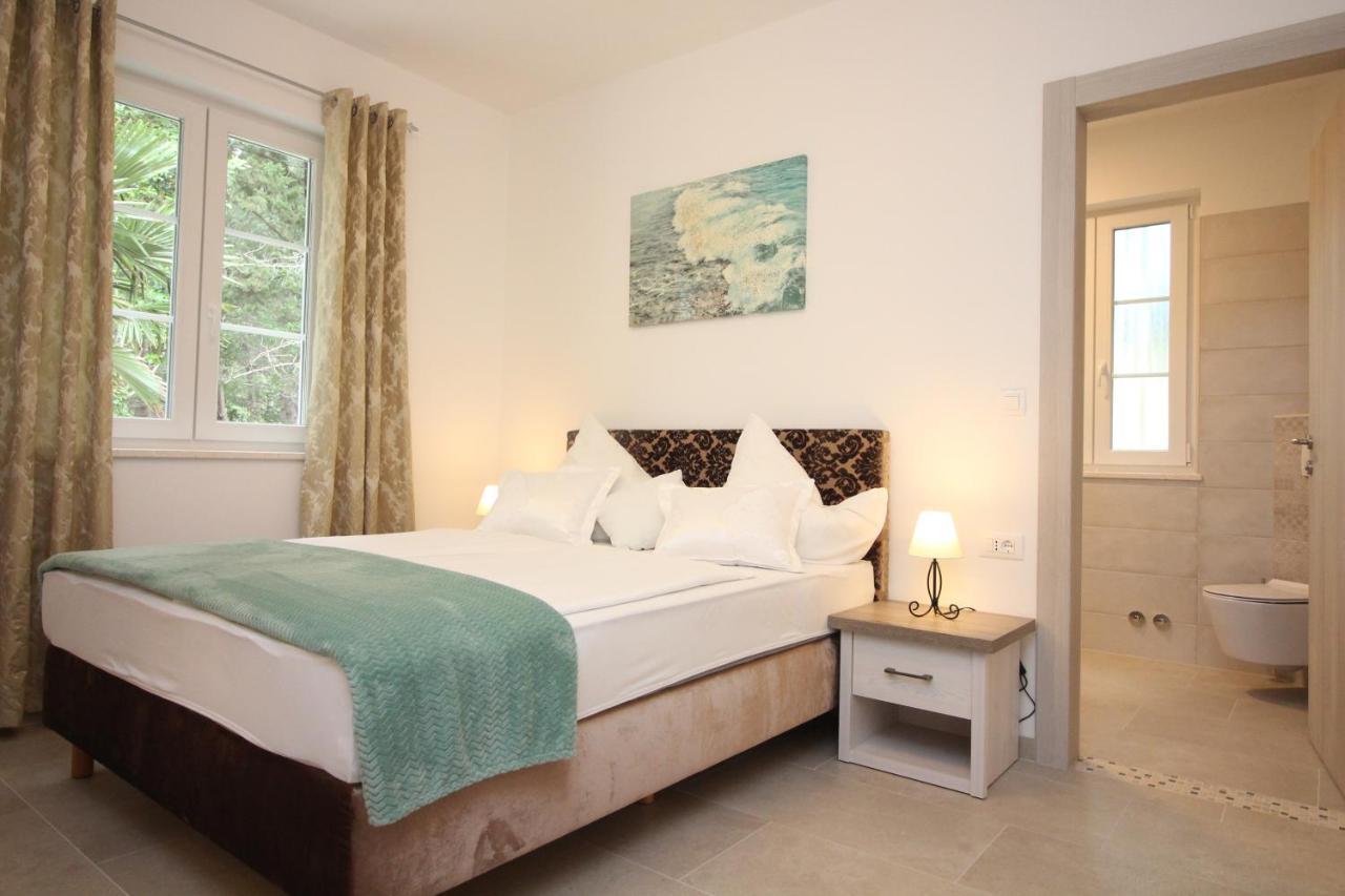 Villa Beachfront Sea Palace Kaštela المظهر الخارجي الصورة