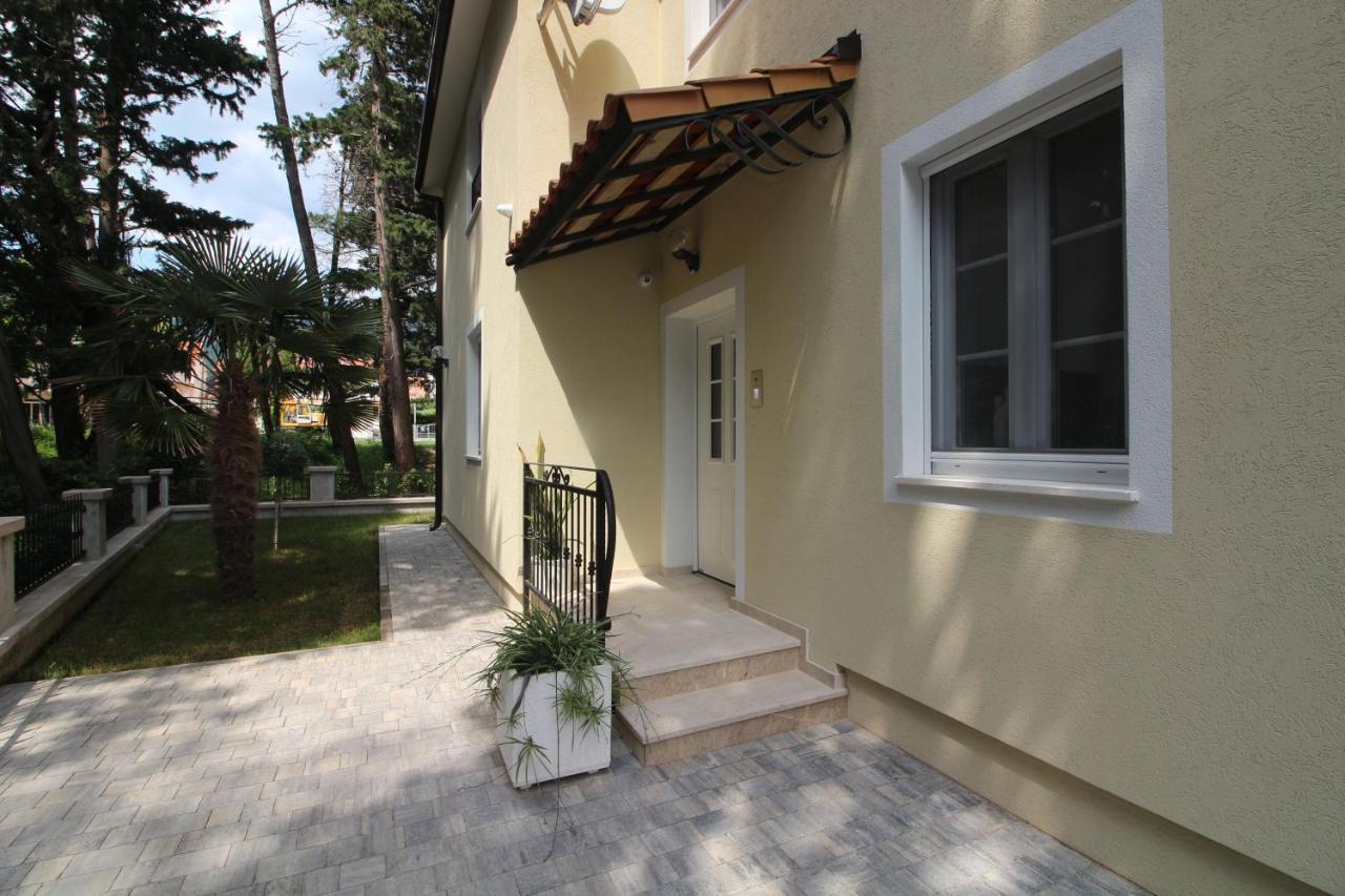 Villa Beachfront Sea Palace Kaštela المظهر الخارجي الصورة